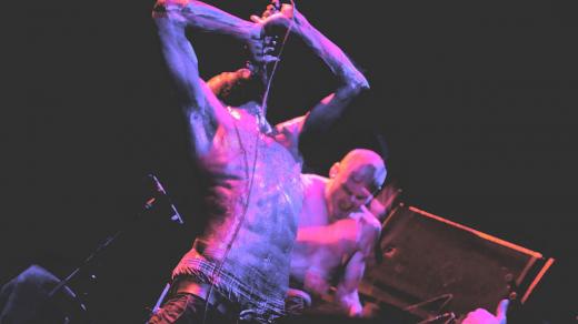 Death Grips během vystoupení v NYC