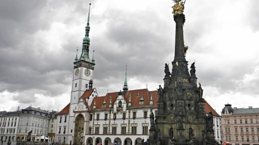 Asi nejznámější panorama centra Olomouce - Trojiční sloup s radnicí