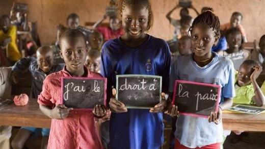 Školačky ve Středoafrické republice mají právo na mír