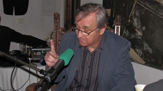 Markovič také přečetl jeden z mnoha svých fejetonů. Čeština mu nedělá problém, přestože pochází ze Slovenska