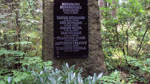 Památník na lesním hřbitově Nový Bor