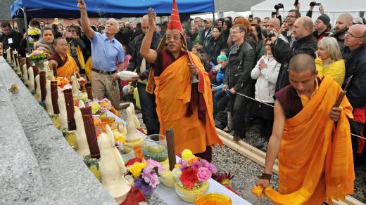 Buddhisté v Těnovicích na jižním Plzeňsku odhalili svoji první stavbu v Česku