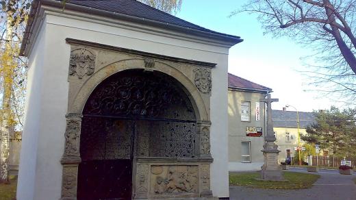 Hrobka rodu Bukůvků v Postřelmově