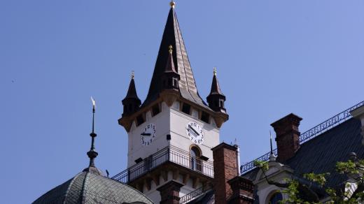 Současné hodiny na věži