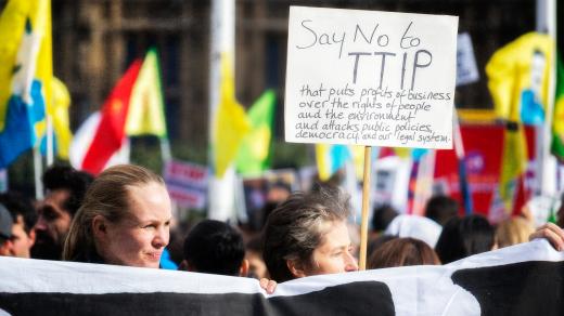 Demonstrace proti TTIP, dohodě o Transatlantickém obchodním a investičním partnerství  