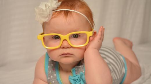 dítě, brýle, dítě s brýlemi, mimino, miminko, batole