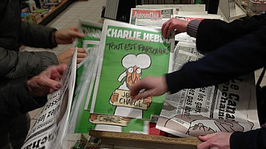Nové číslo Charlie Hebdo na stáncích ve Francii