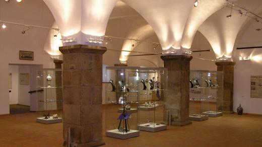 Expozice muzea věnovanému knoflíkářskému řemeslu v Žirovnici