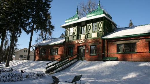 Historická budova lázní z roku 1903