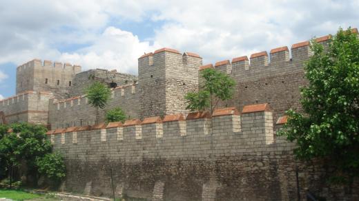 Dnešní podoba mohutných konstantinopolských hradeb
