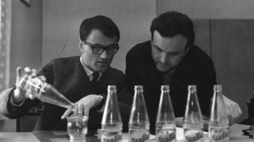 Jiří Šebánek a Zdeněk Svěrák vysílali pořad Vinárna U pavouka poprvé 23. prosince 1966