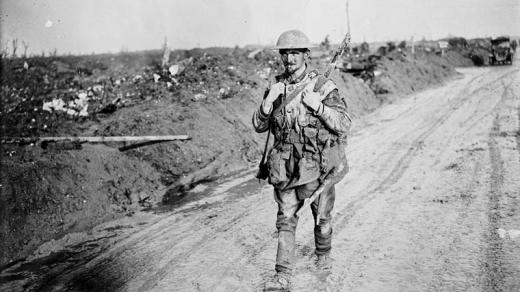 Kanadský voják na západní frontě ve Francii, březen 1917