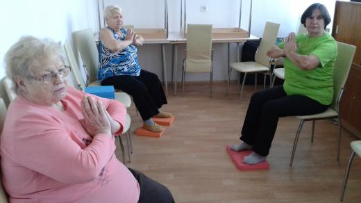 Cvičení na židlích - havířovské seniorky