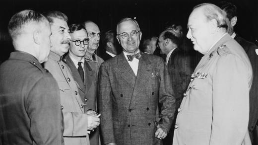 Konference v Postupimi v roce 1945. Zleva Josef Stalin, Harry S. Truman, Winston Churchill