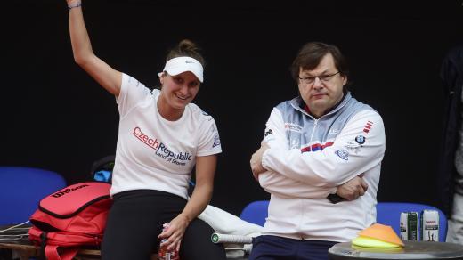 Vlastimil Voráček, lékař, který byl jako první pozitivní z českého speciálu na olympijské hry v Tokiu (archivní foto ze 17. dubna 2021 s tenistkou Markétou Vondroušovou)