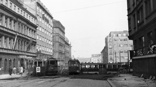 Barikáda před rozhlasem