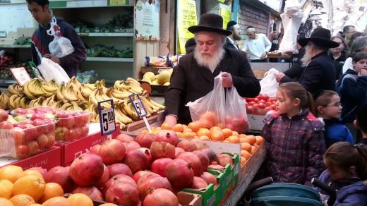 Ovoce a oříšky jsou před šábesem žádané zboží