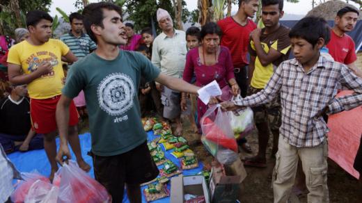 Rozdělání humanitární pomoci v Nepálu