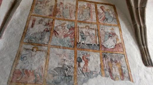 Středověké fresky byly objeveny v kapli svaté Matky Boží před výmalbou interiéru v roce 2011