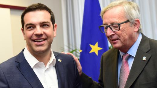 Řecký premiér Alexis Tsipras (vlevo) a předseda Evropské komise Jean-Claude Juncker 