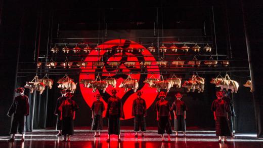 Z inscenace The Scholar and The Executioner hongkongského divadla Drama Theatre