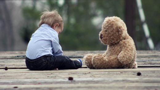 Na osvojení dítěte se v Česku čeká dlouho. Hodně záleží také na samotných rodičích, kteří mají často odlišné představy. (ilustrační foto)