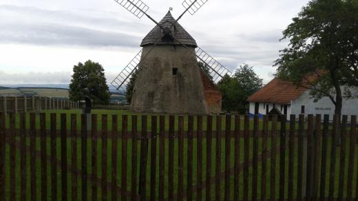 Mlýn byl postaven v roce 1842 a více než sto let sloužil zemědělcům z Kuželova i dalších vesnic
