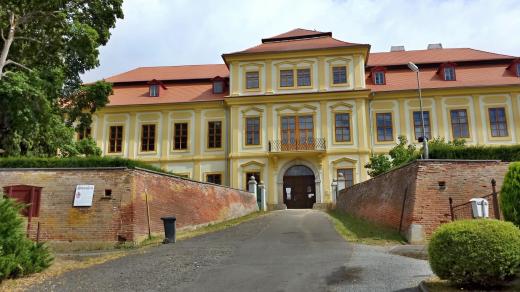Barokní zámek ve Svojšíně