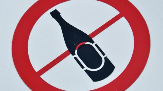 Zákaz konzumace alkoholu (ilustr. obr.)