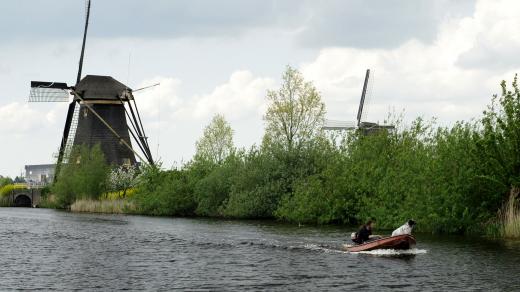 Nizozemsko si nedokážeme představit bez větrných mlýnů a vodních kanálů