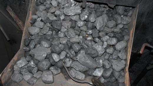 Objednané uhlí zákazníci obvykle dostanou do tří dnů. Ilustrační foto