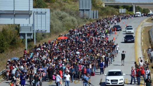 Stovky uprchlíků na turecké silnici