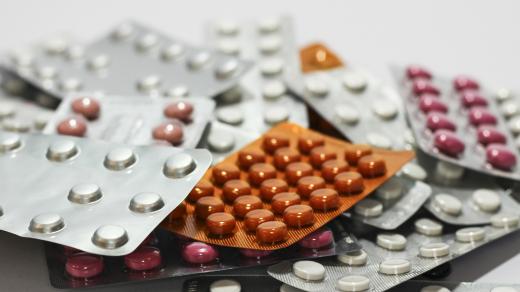 Polská správa hmotných rezerv má okamžitě k dispozici ve formě rezervací až 500 základních druhů léků.