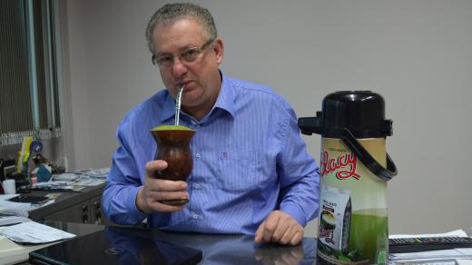 Šéf a spolumajitel firmy Elacy Gilberto Luiz Heck je věrný nápoji, jehož základ vyrábí