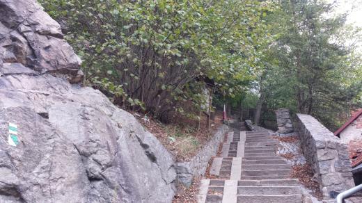 Granátová skála byla v minulosti lomem