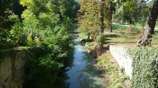 Vodu z Vltavy do Stromovky přivádí Rudolfova štola