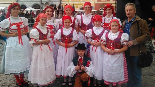 Folklorní soubor Dřeváček a jeho vedoucí Jaroslav Dřevo v Českém Krumlově