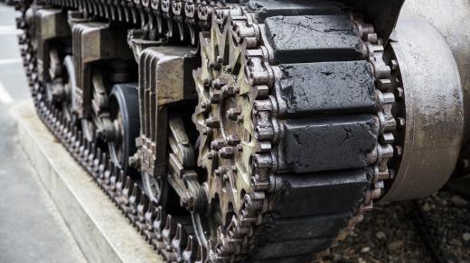Tento týden začala ukrajinská armáda stahovat děla, tanky a lehčí minomety z frontových pozic.