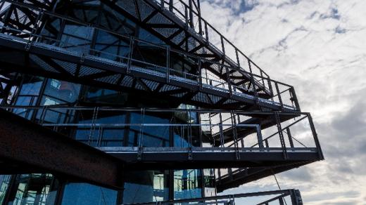 Bolt Tower. Nástavba vysoké pece č. 1 architekta Josefa Pleskota získala ocenění v soutěži Stavba roku 2015
