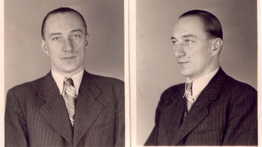 Vězeňská fotka Josefa Laštovičky po odhalení gestapem. 1943