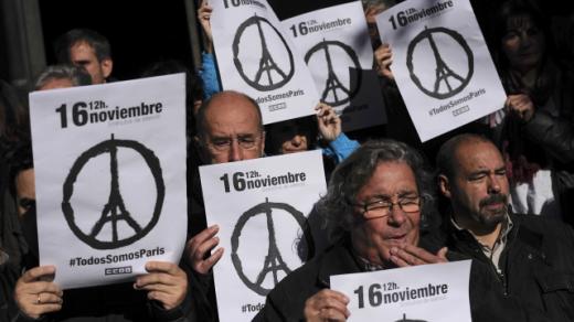 "Všichni jsme Paříž" - ve španělsku uctili minutou ticha oběti pátečních útoků v Paříži