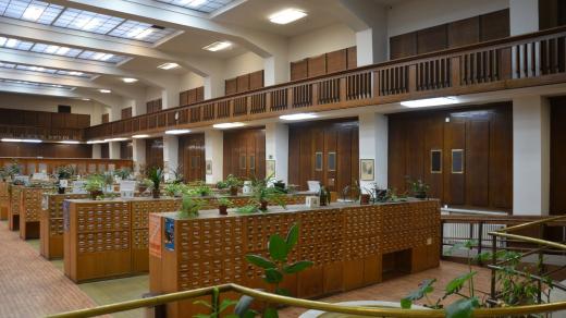 Národní knihovna sídlí v Klementinu, čtenářem se může stát každý občan starší 15 let