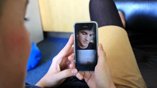 Martina Pavloušková si projíždí aplikaci Crave