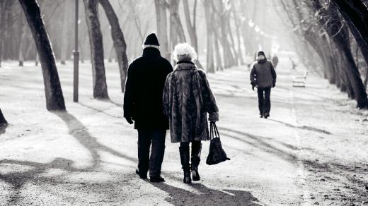 manželé, starší manželé, pár, chůze, procházka