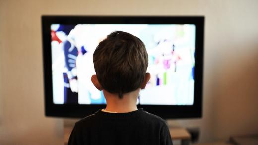 Tv, dítě, televize (ilustrační foto)