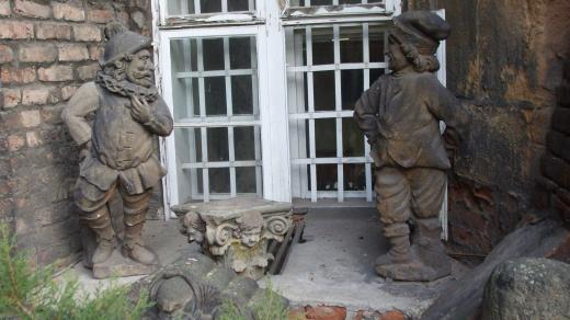 Na Mnišském dvorečku vás přivítají hned tři trpaslíci