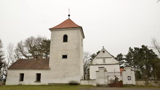 Románský kostelík na vrchu Chloumek
