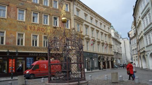 Dům U Rotta stojí na Malém náměstí v Praze