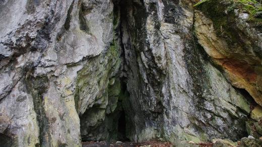 Západní vchod do jeskyně