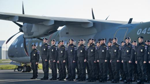 Skupina českých policistů odletěla dubna z pražského letiště v Kbelích na řecký ostrov Lesbos